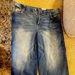 Women’s flexible highwaisted jeans!